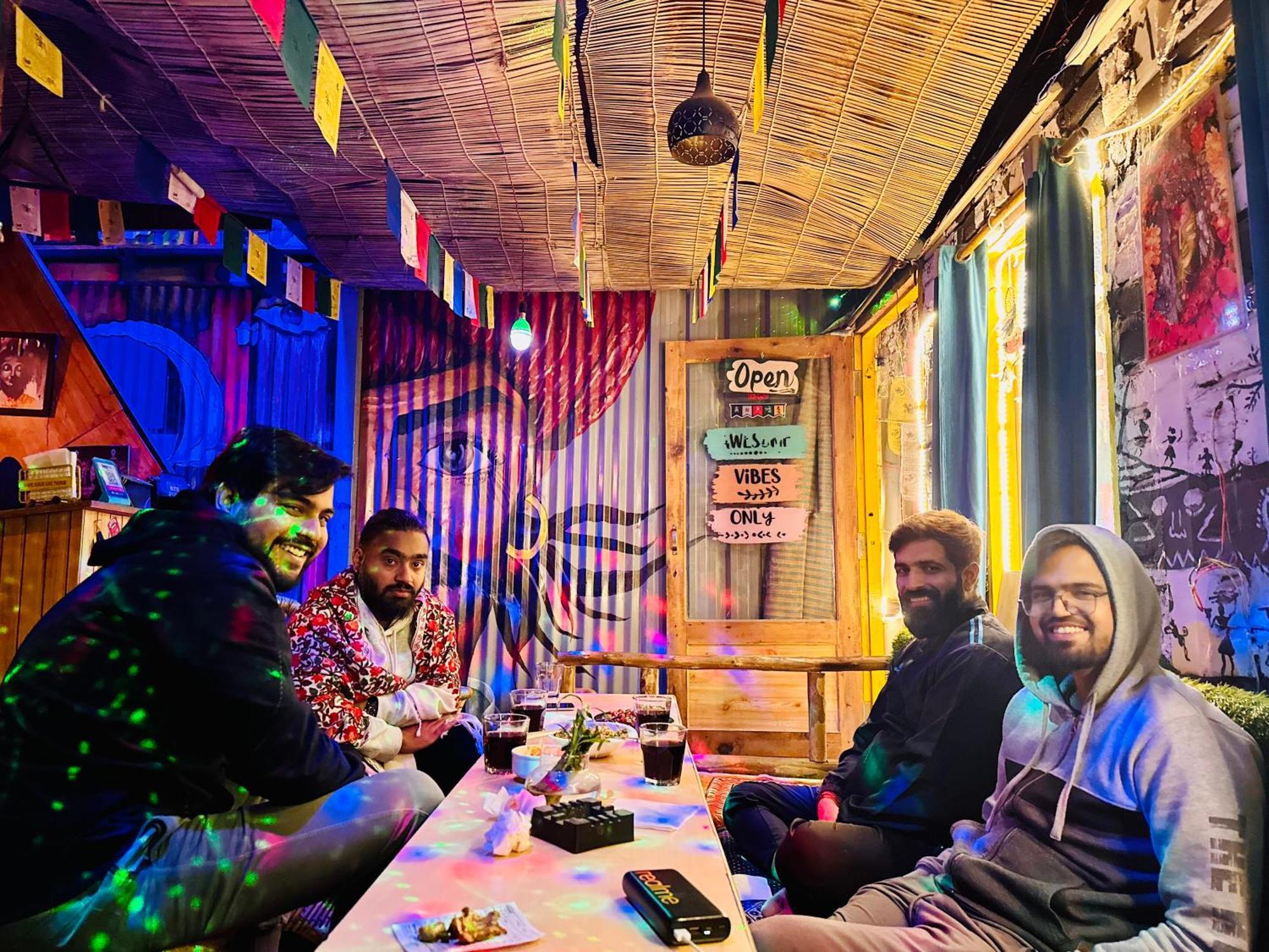 Hostel 360 Degree, Jibhi Exteriör bild